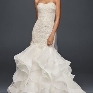 Oleg Cassini Scroll Lace Trumpet Wedding Dress, Veil & Crimilone
